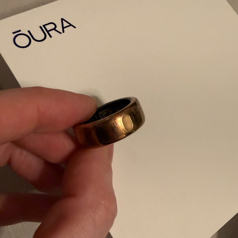 Oura size 6 rose gold Gen3, w/ extra charger